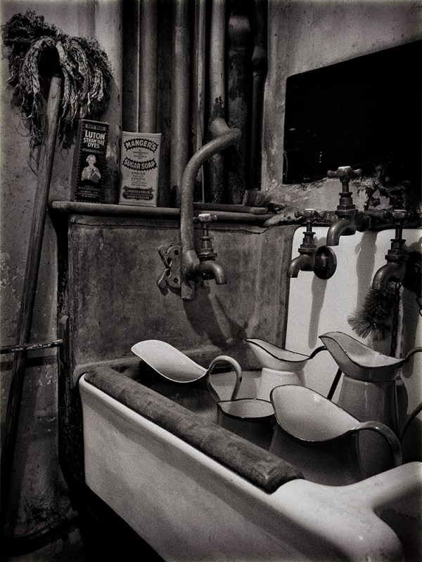 Does this image trigger any emotional memories for you or does it leave you blank ad wondering what it's about?