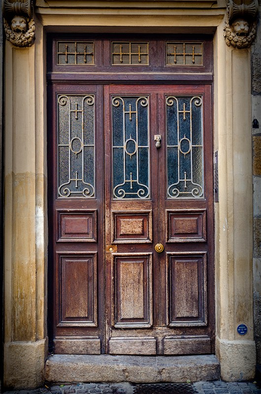 Doorway in Nantes, France. Olympus EM5 + 12-40mm Olympus lens.