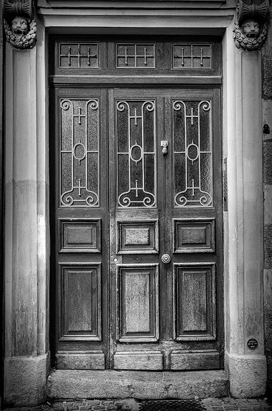 Doorway in Nantes, France