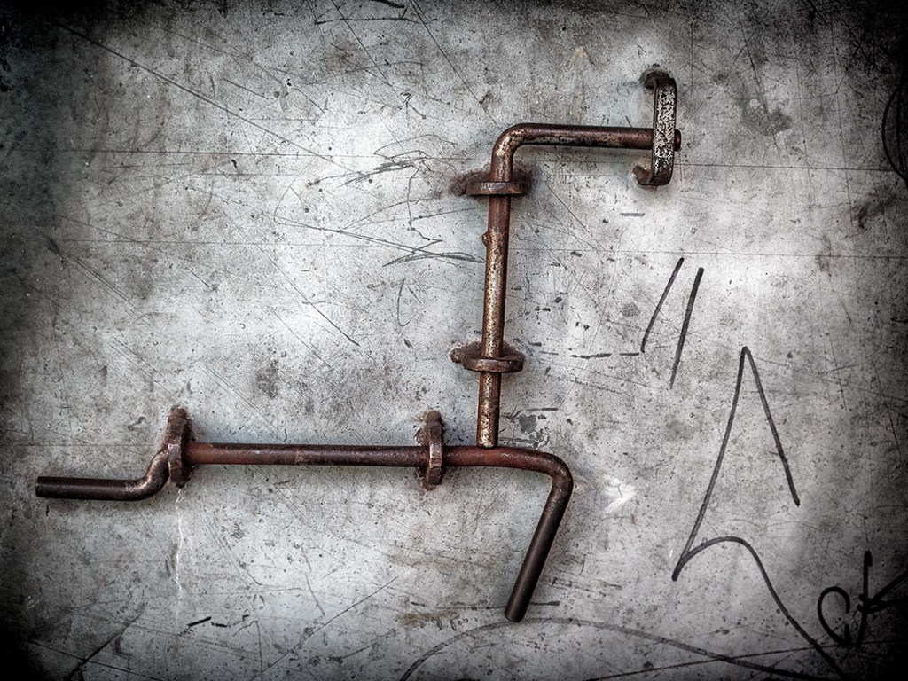 Canon G16, ISO80, f/3.5, 1/25".