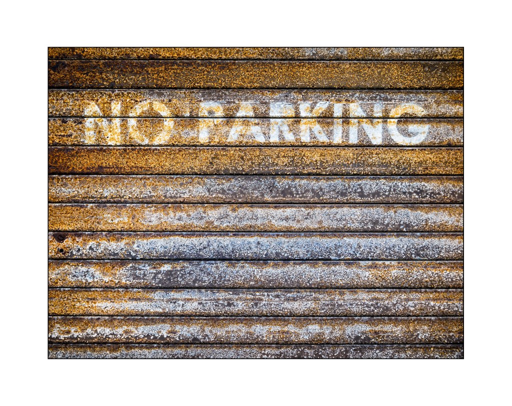 Simple image with a simple white border to display better on Flickr