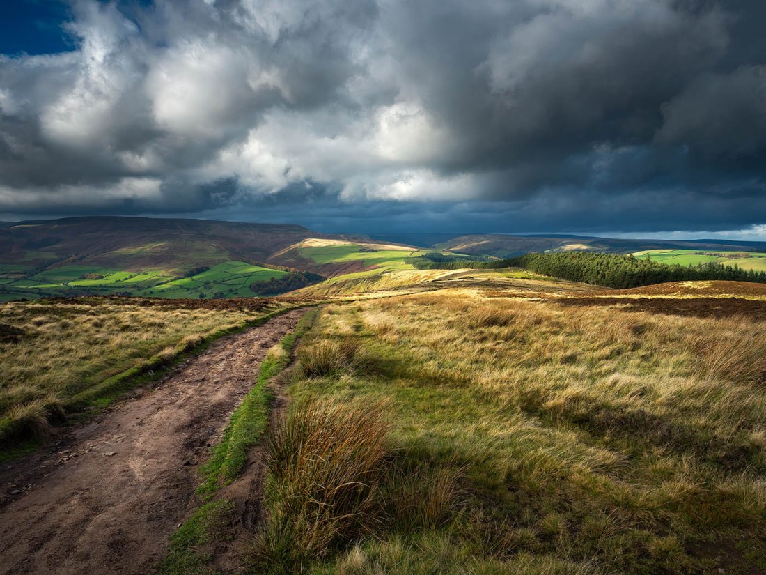 Path from Win Hill to Hope Cross in the Peak District